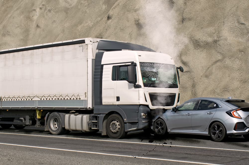 A collision occurred between a truck and a car, highlighting the dangers of speed and negligence on the road.